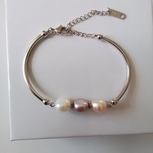 Elegant Pearl Bracelet with White Gold Accents